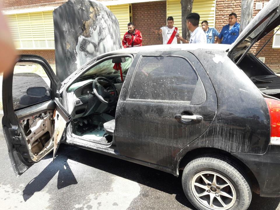 auto en llamas