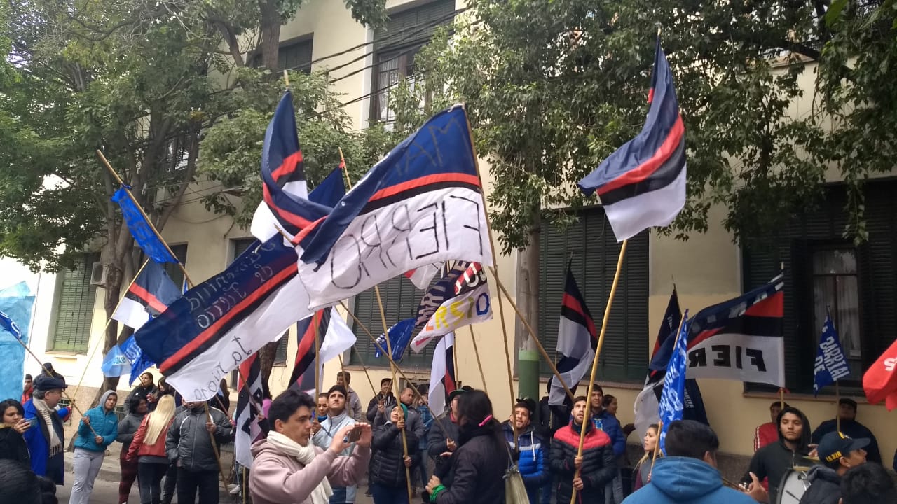 Organizaciones sociales marcharon contra el FMI y el veto a la ley de ...