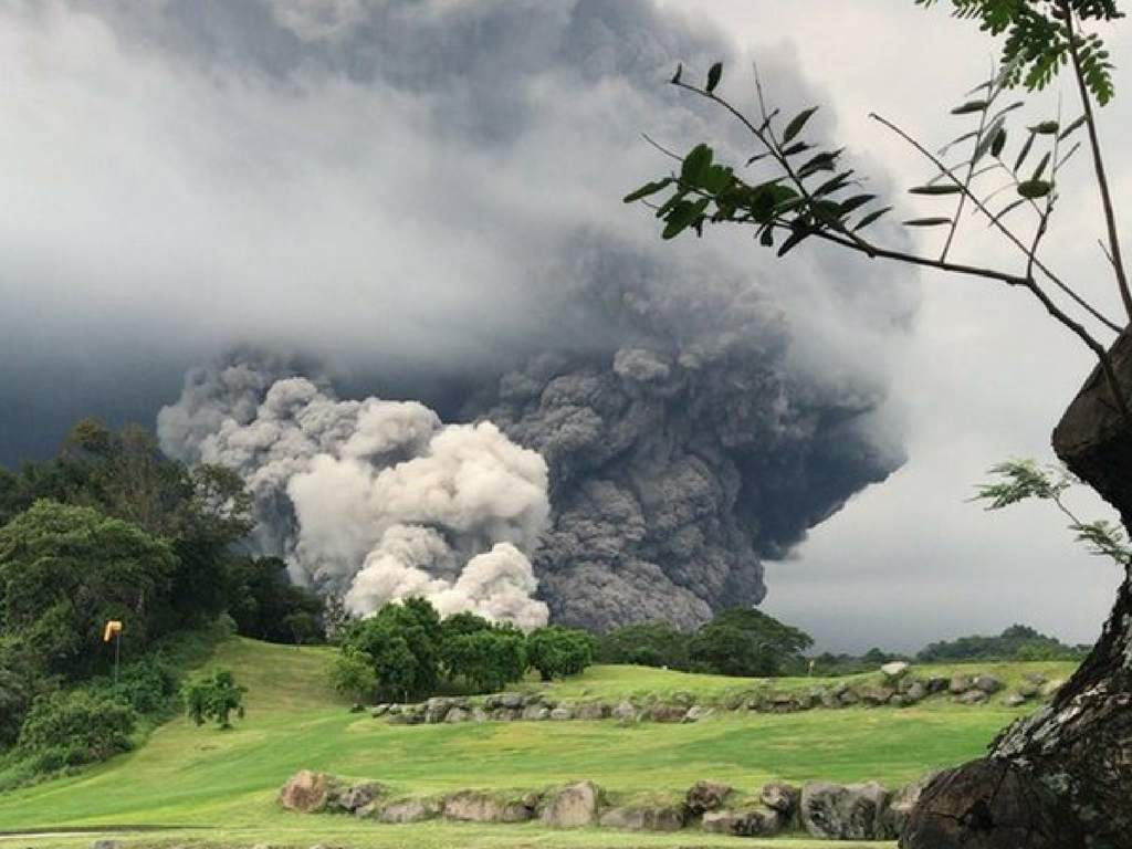 Al menos 25 muertos tras erupción de volcán en Guatemala