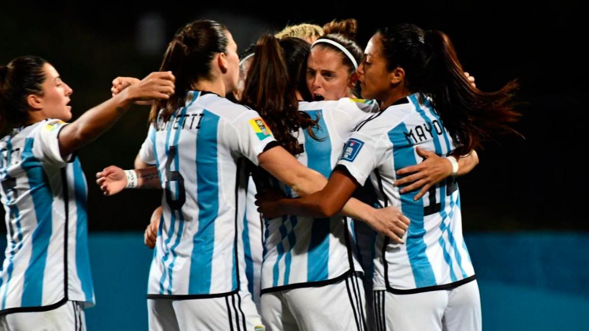 La selección argentina femenina de fútbol venció 2 a 0 a Nueva Zelanda