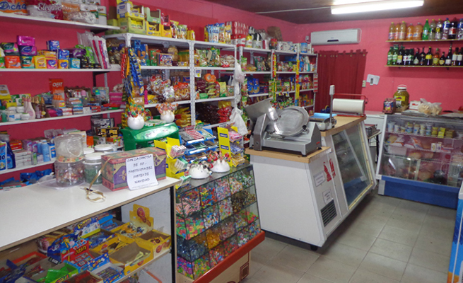 Los almacenes barriales, los únicos que crecieron en volumen de compra
