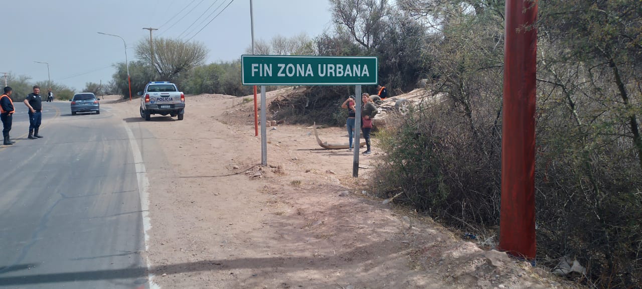 San Blas de Los Sauces automóvil pierde control en curva y volcó