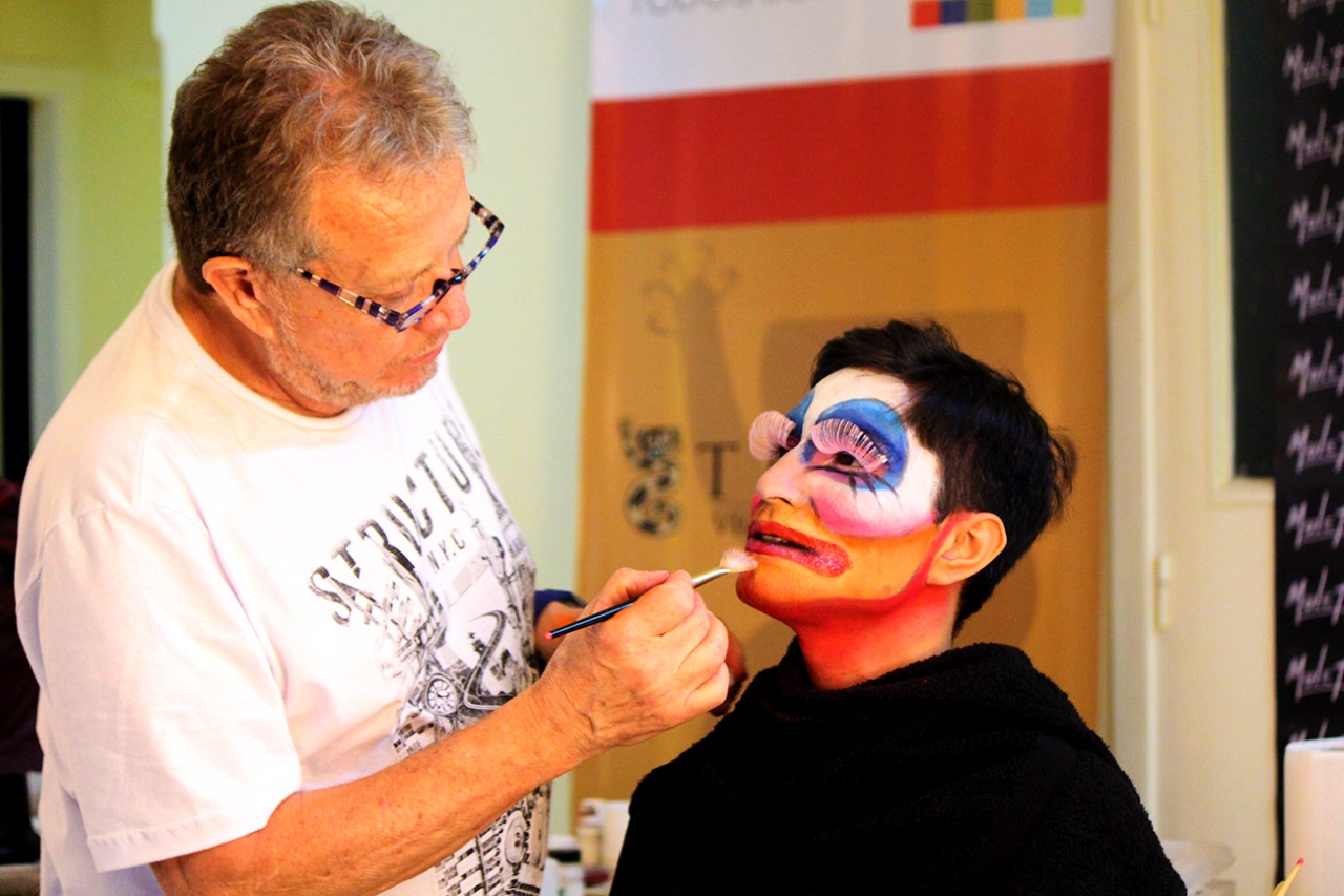 Oscar Mulet presentó un seminario de maquillaje en el Teatro Provincial Oscar Mulet presentó un seminario de maquillaje en el Teatro Provincial